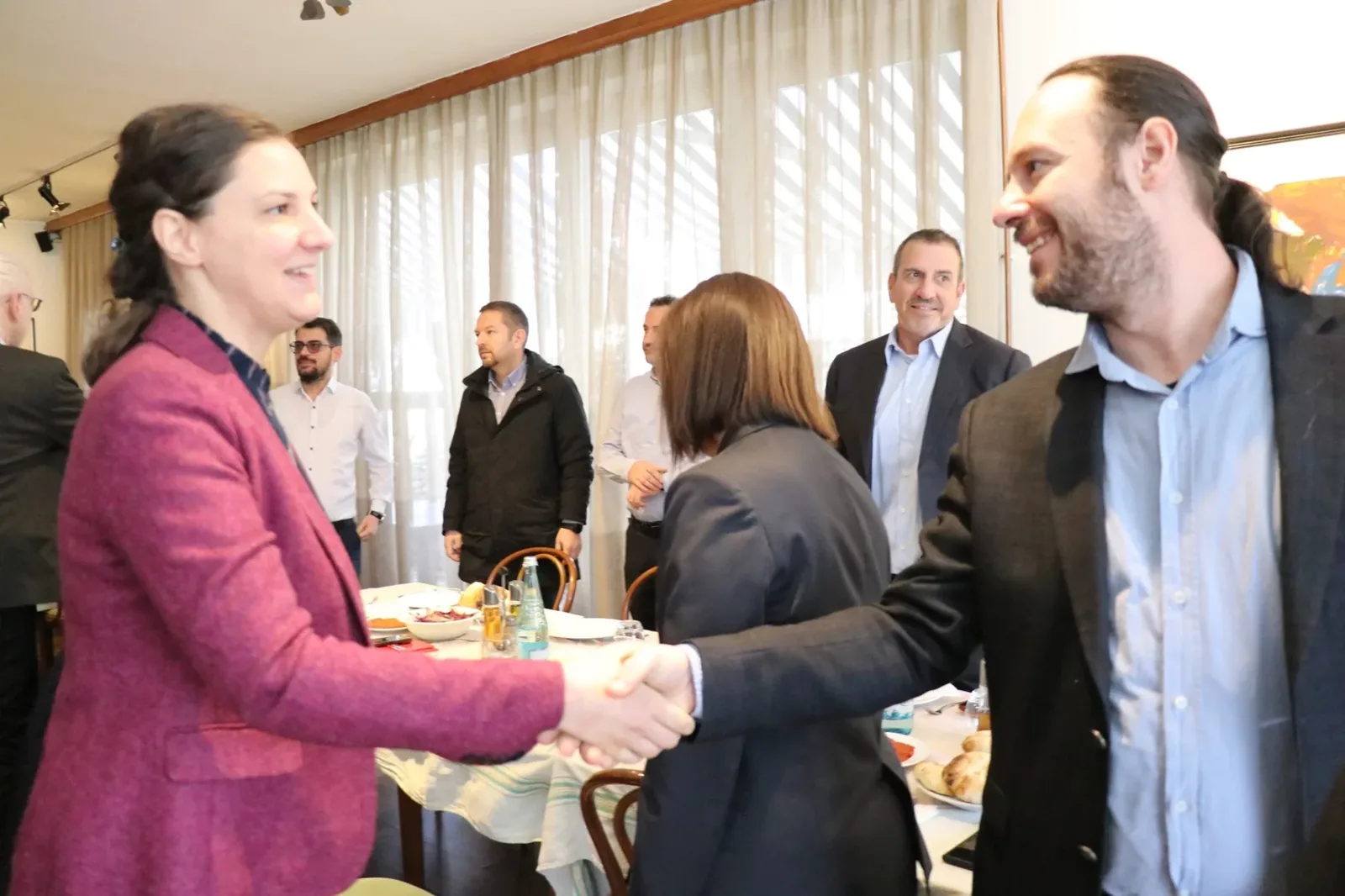 Die Leiter der Shkolla Digjitale treffen sich mit dem Unternehmer und Technologieführer aus Israel