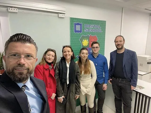 Der Bürgermeister von Tirana begrüßte und unterstützte die Aktivitäten der Shkolla Digjitale