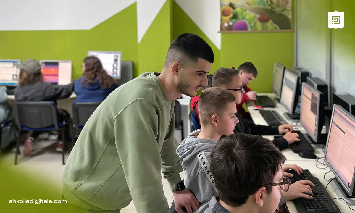 Melos Shabani, der nächste erfolgreiche Schüler, angestellt in der Shkolla Digjitale Ferizaj