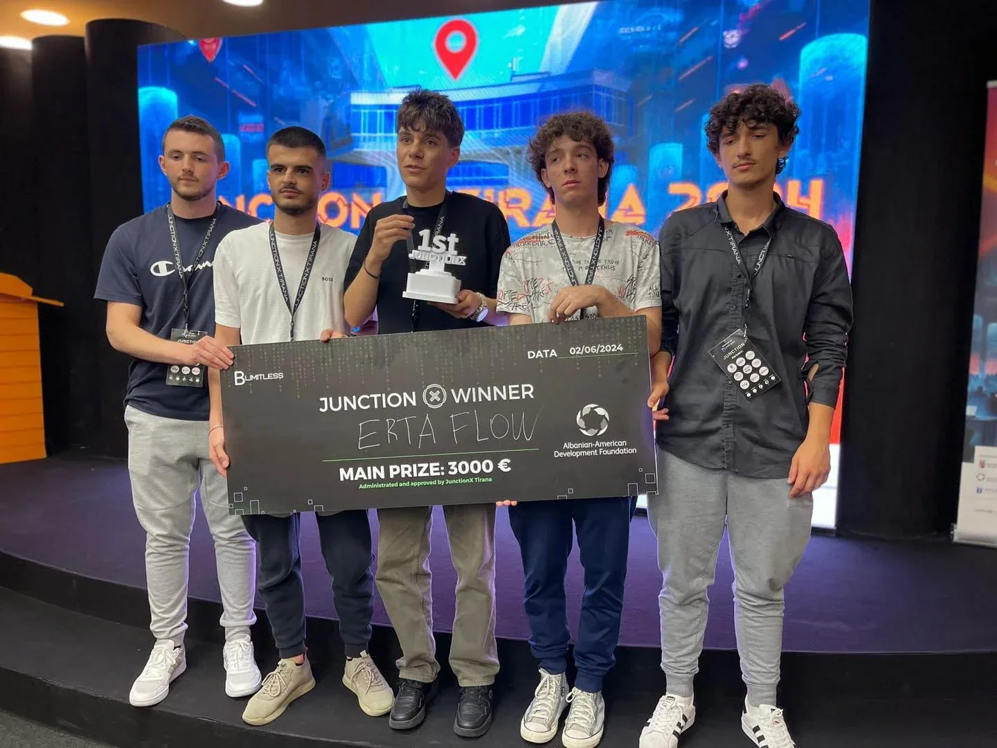 Schüler der Shkolla Digjitale in Ferizaj und Tetova gewinnen den ersten Platz bei einem der größten Hackathons auf dem Balkan